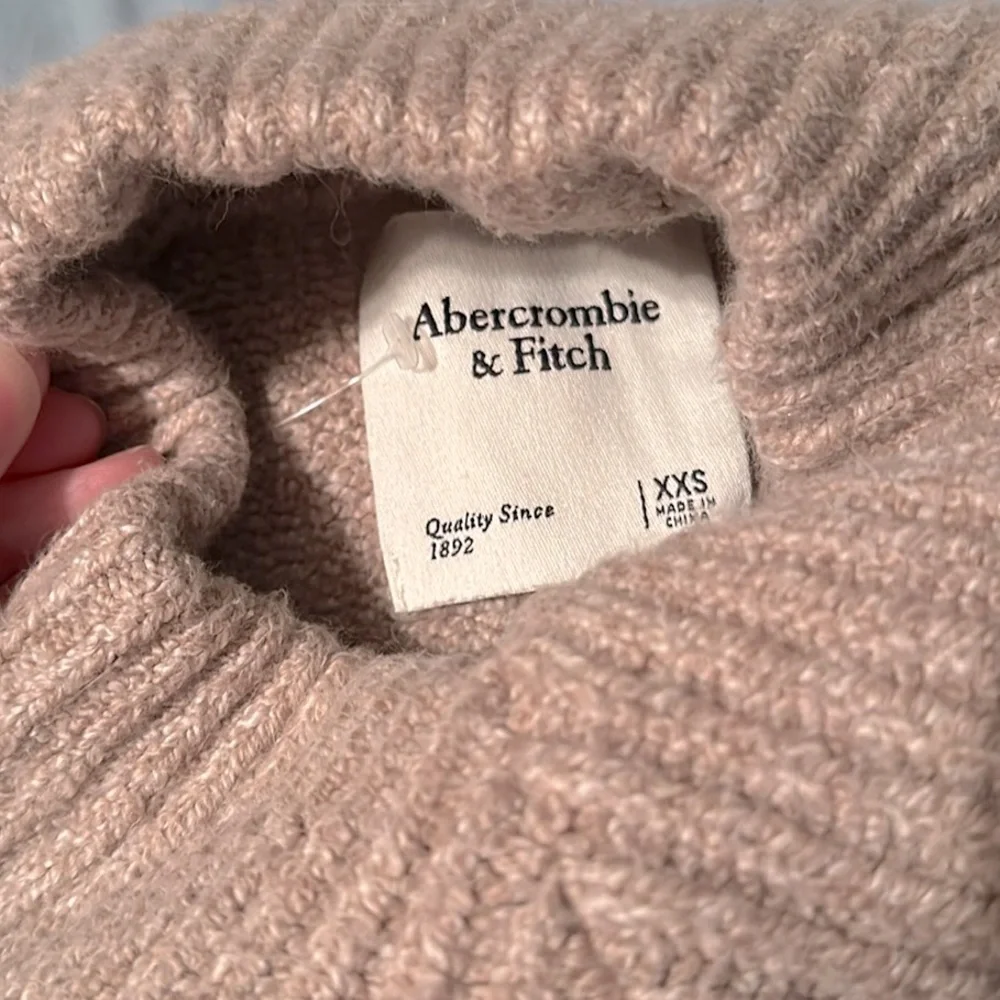 Abercrombie Textural V-Neck Sweater